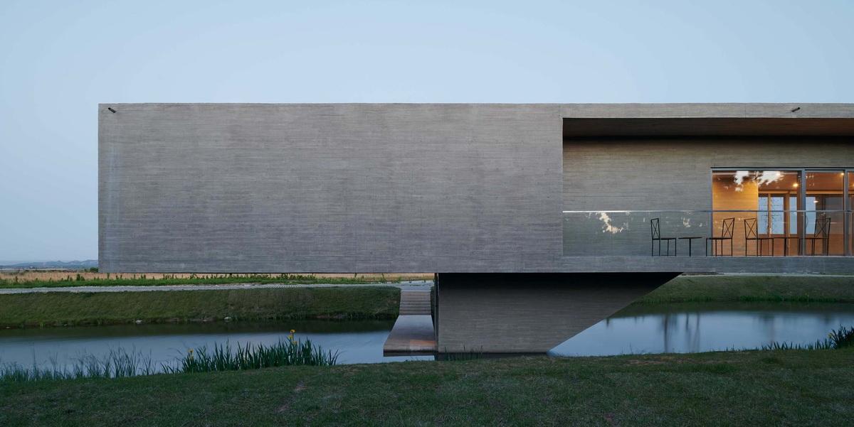 天鵝湖濕地公園景觀廊及觀鳥塔 / 跡·建筑事務(wù)所