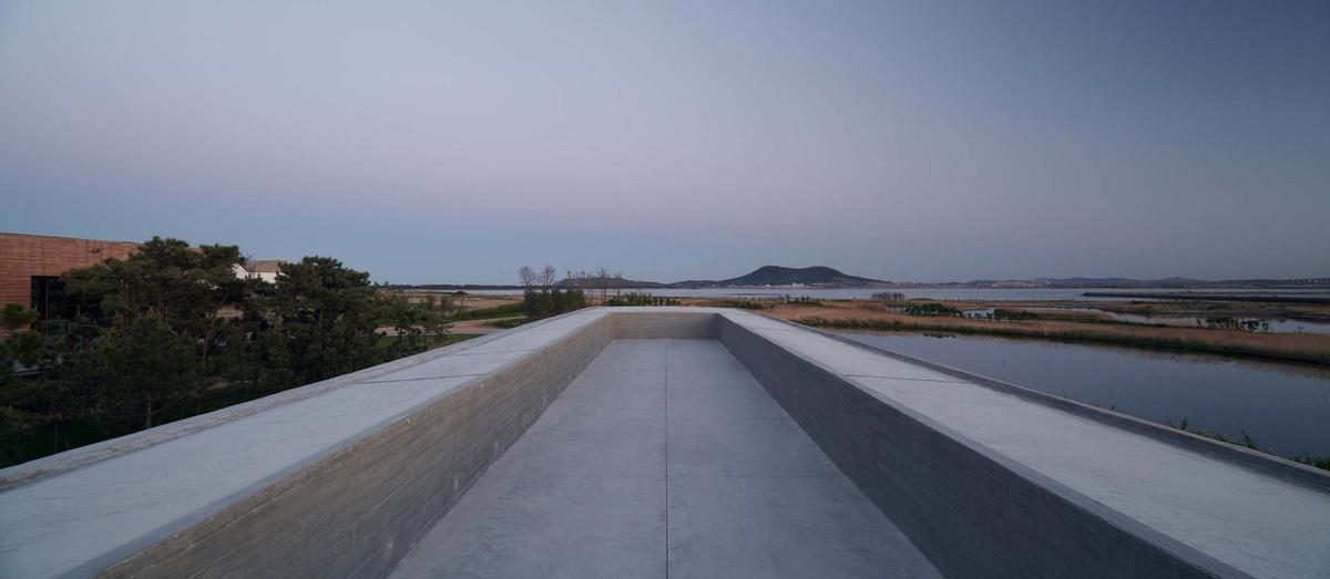 天鵝湖濕地公園景觀廊及觀鳥塔 / 跡·建筑事務(wù)所