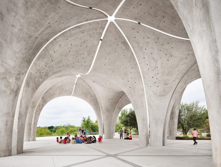 混凝土“花瓣”展亭——匯流公園 / Lake|Flato Architects