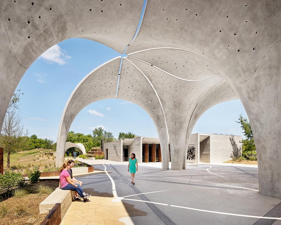 混凝土“花瓣”展亭——匯流公園 / Lake|Flato Architects