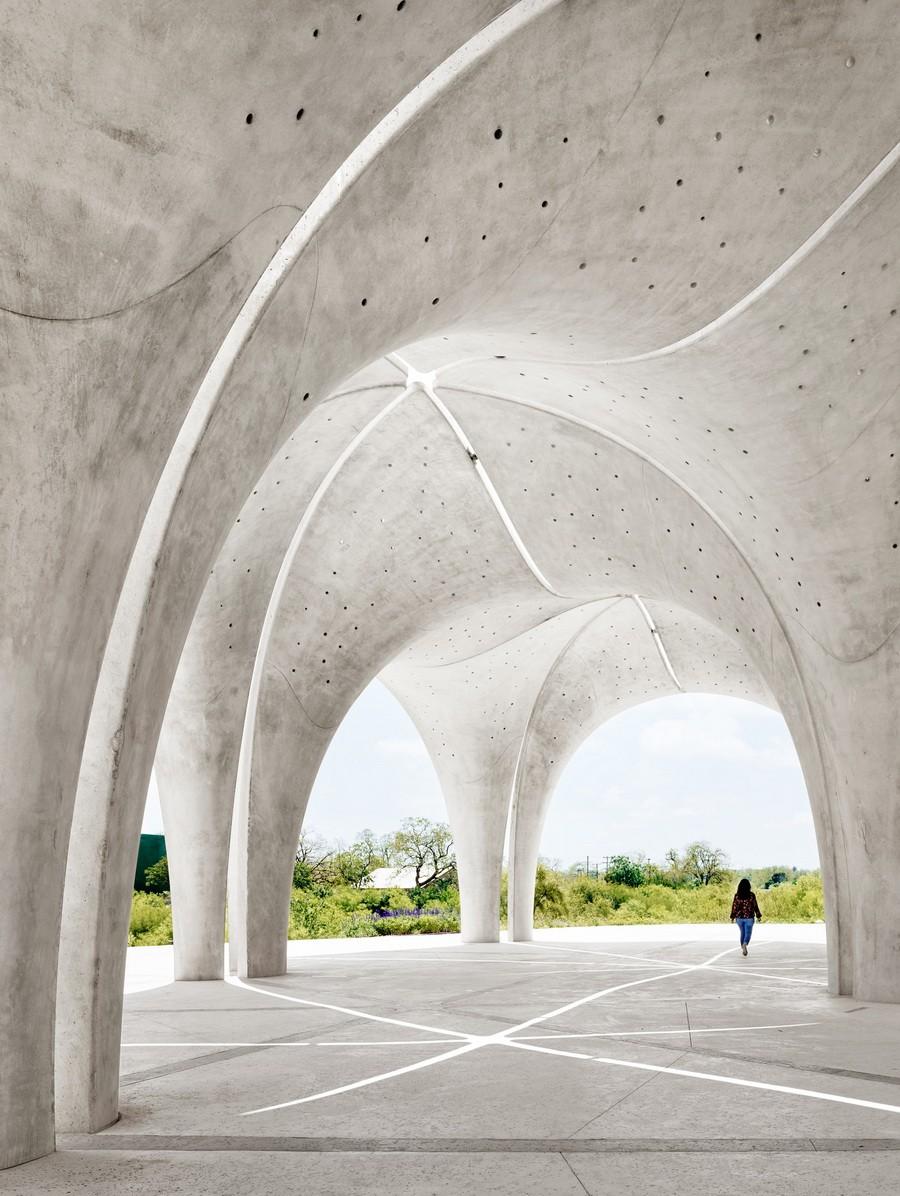混凝土“花瓣”展亭——匯流公園 / Lake|Flato Architects