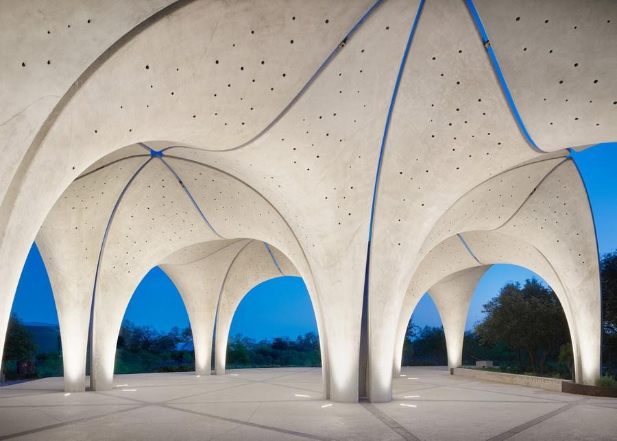 混凝土“花瓣”展亭——匯流公園 / Lake|Flato Architects