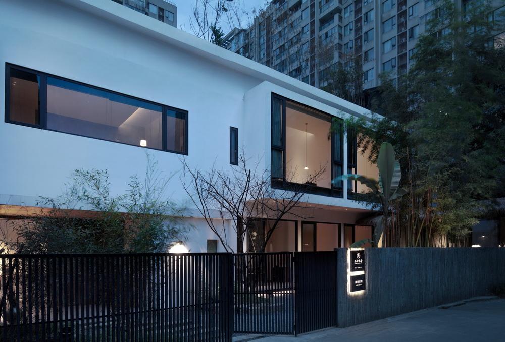 在成都城中安放一片山林，是以不知春齋茶宿/ 時(shí)地建筑