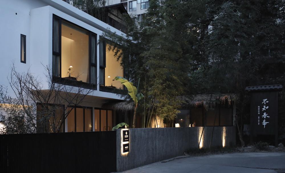 在成都城中安放一片山林，是以不知春齋茶宿/ 時(shí)地建筑