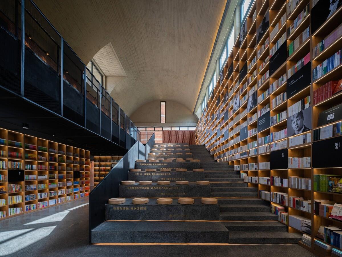 南京先鋒湯山礦坑書店 / 東南大學(xué)建筑學(xué)院 + 藝合境建筑事務(wù)所
