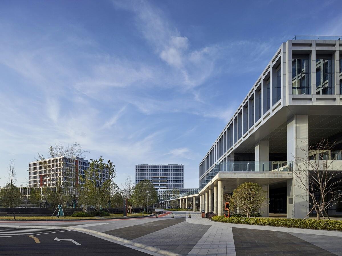 阿里巴巴杭州軟件生產(chǎn)基地二期 / 浙江省建筑設(shè)計研究院