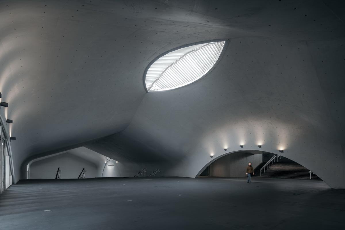 全東北最大的清水混凝土巨構(gòu)地下建筑：砼殿 / Wutopia Lab