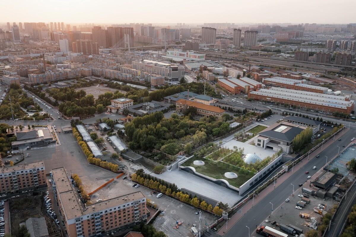 全東北最大的清水混凝土巨構(gòu)地下建筑：砼殿 / Wutopia Lab