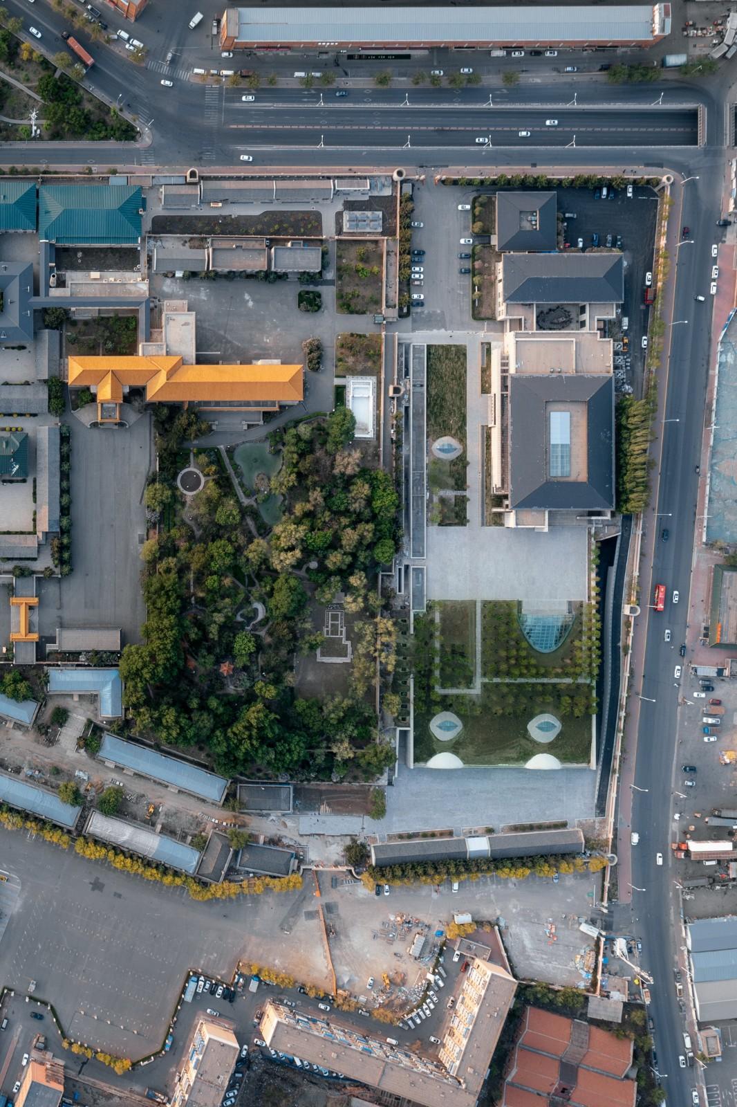 全東北最大的清水混凝土巨構(gòu)地下建筑：砼殿 / Wutopia Lab