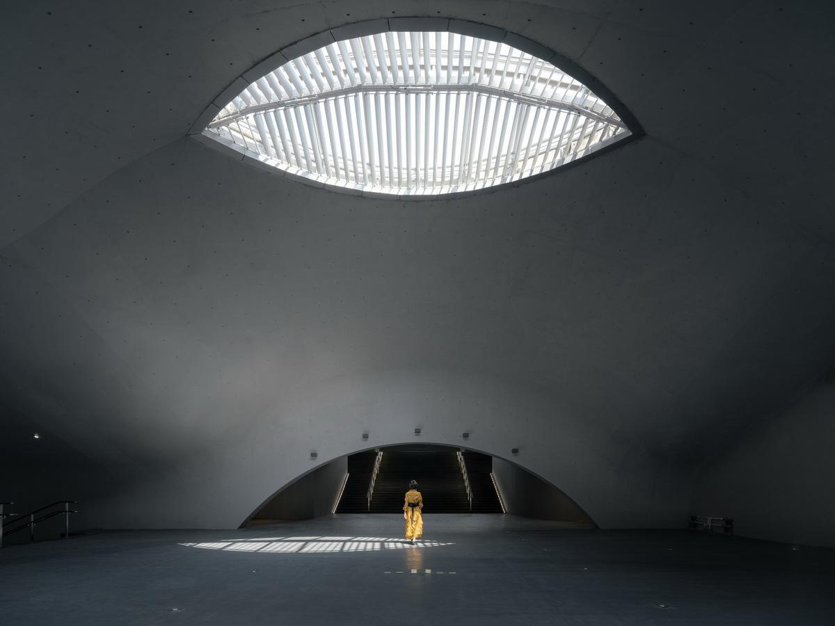 全東北最大的清水混凝土巨構(gòu)地下建筑：砼殿 / Wutopia Lab
