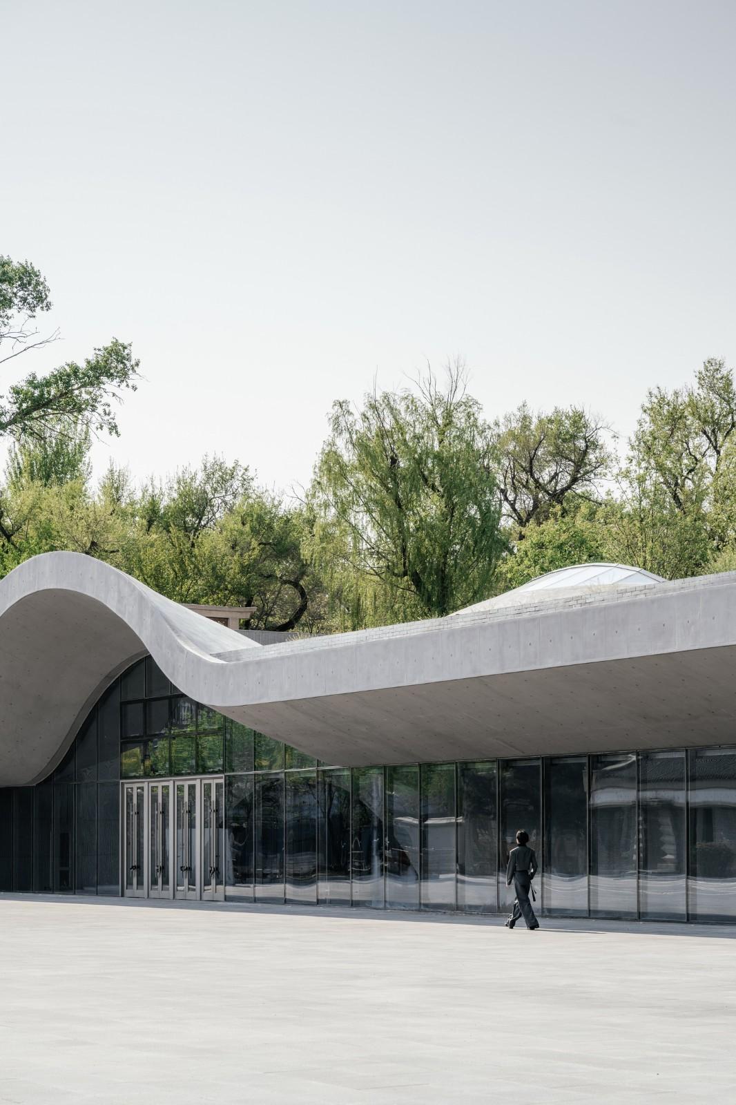 全東北最大的清水混凝土巨構(gòu)地下建筑：砼殿 / Wutopia Lab