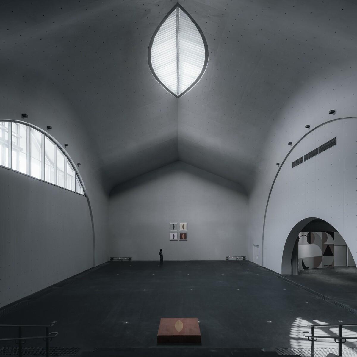 全東北最大的清水混凝土巨構(gòu)地下建筑：砼殿 / Wutopia Lab