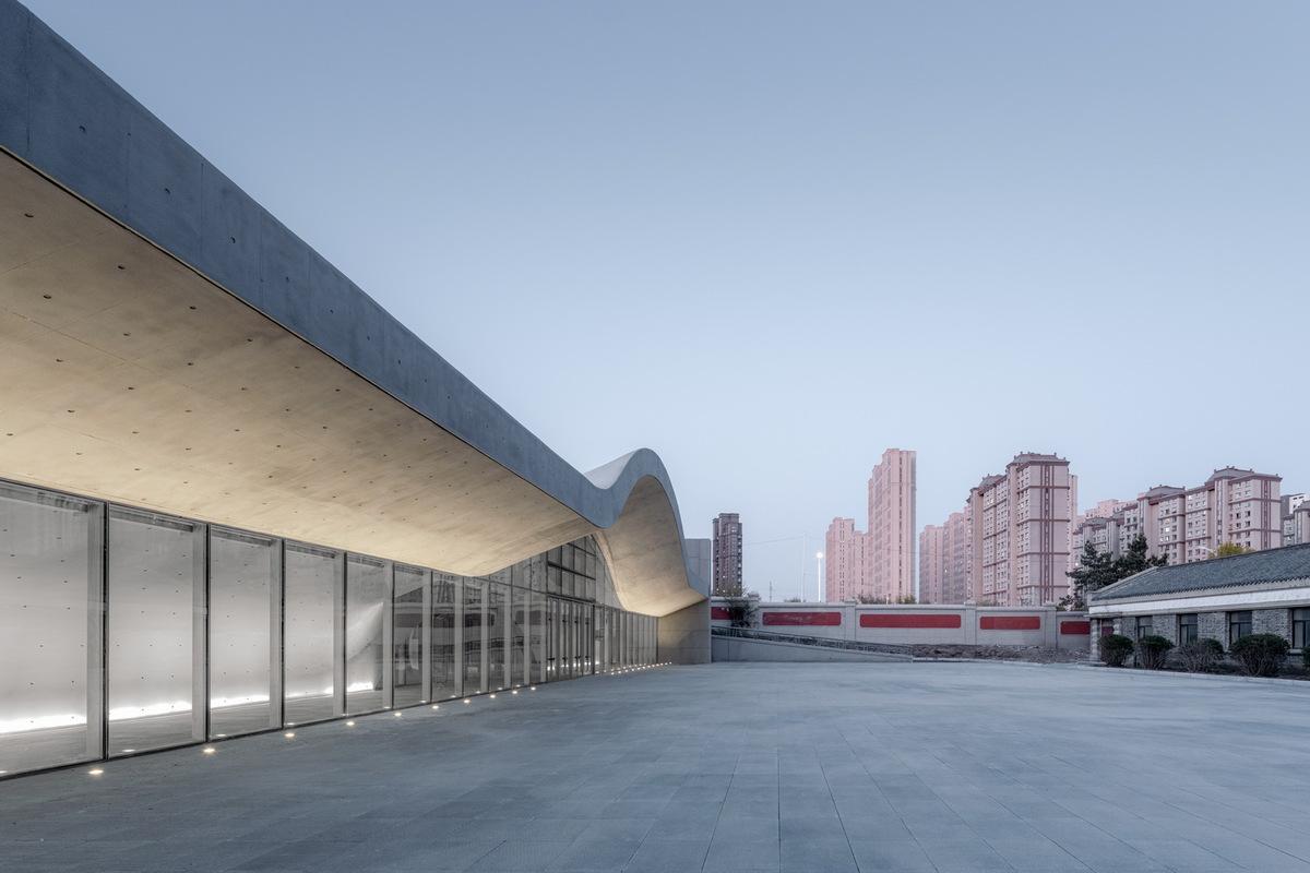 全東北最大的清水混凝土巨構(gòu)地下建筑：砼殿 / Wutopia Lab