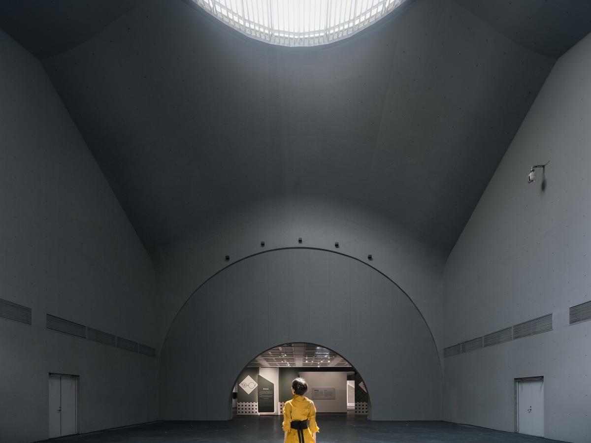 全東北最大的清水混凝土巨構(gòu)地下建筑：砼殿 / Wutopia Lab