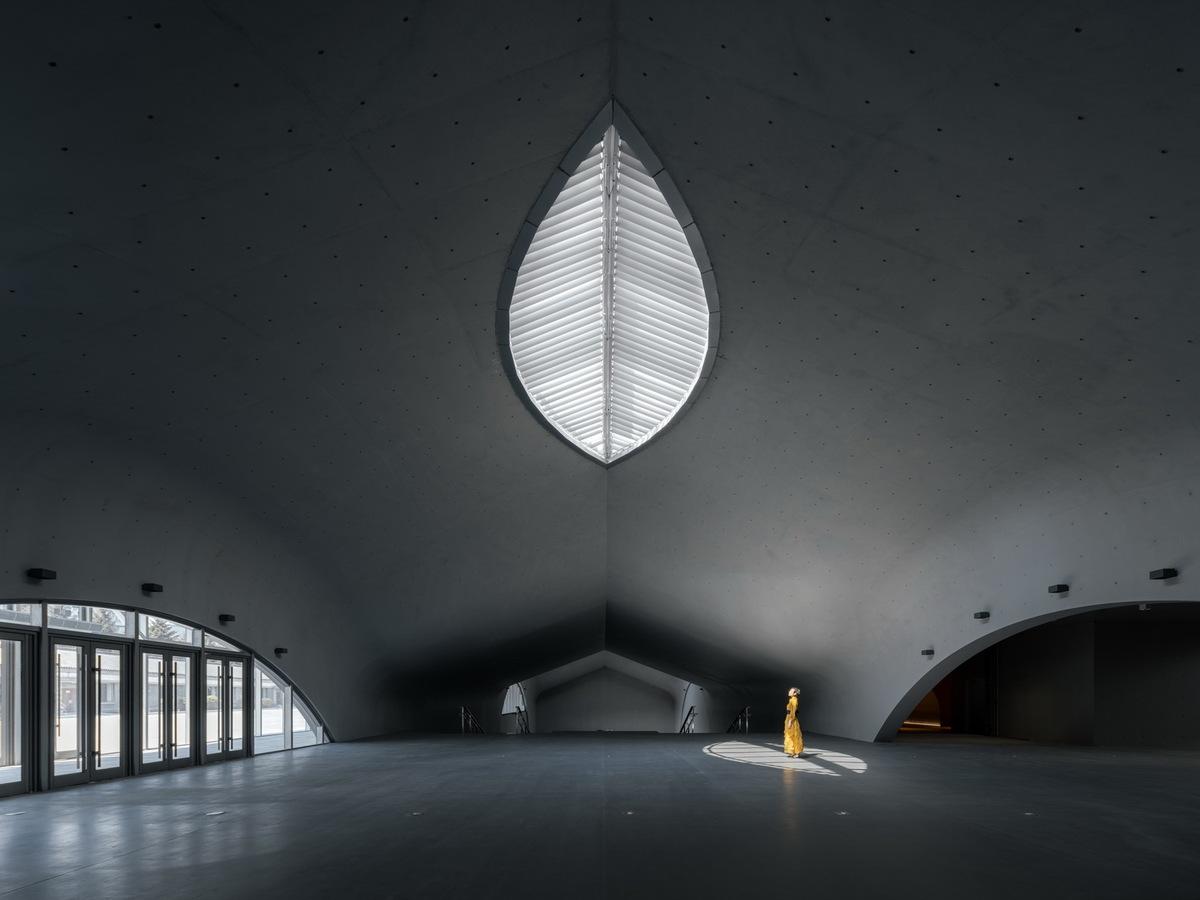 全東北最大的清水混凝土巨構(gòu)地下建筑：砼殿 / Wutopia Lab