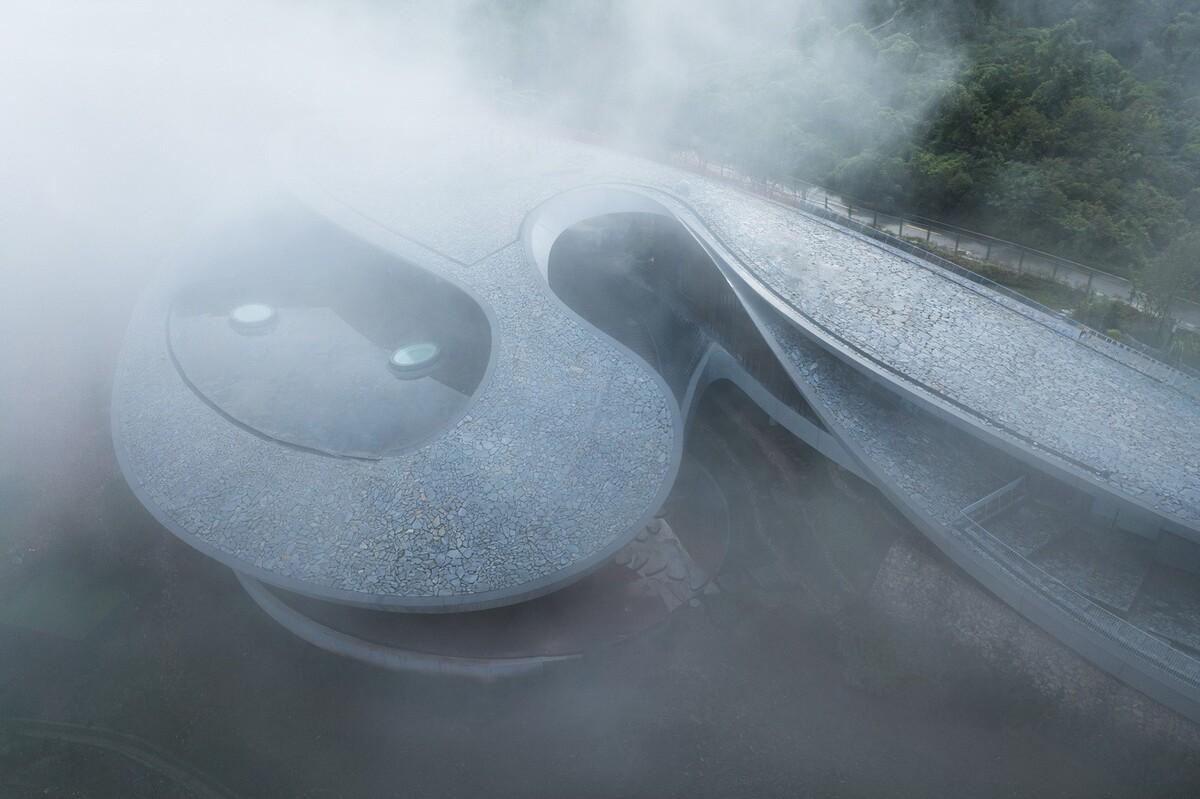 龍泉山鏡高空平臺 / BUZZ建筑事務(wù)所