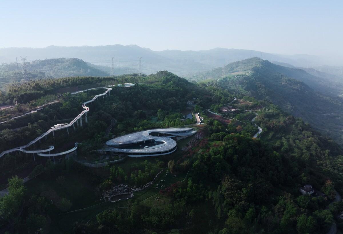 龍泉山鏡高空平臺 / BUZZ建筑事務(wù)所