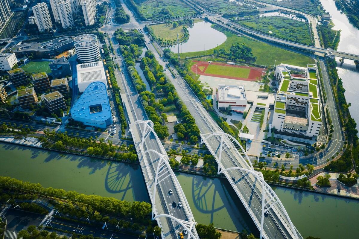 此時(shí)此地：面向走班教學(xué)的高密度校園實(shí)踐——青浦蘭生?思源中學(xué) / 創(chuàng)霖-澤柏