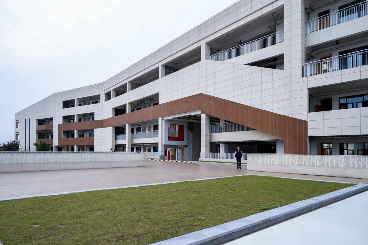 此時(shí)此地：面向走班教學(xué)的高密度校園實(shí)踐——青浦蘭生?思源中學(xué) / 創(chuàng)霖-澤柏